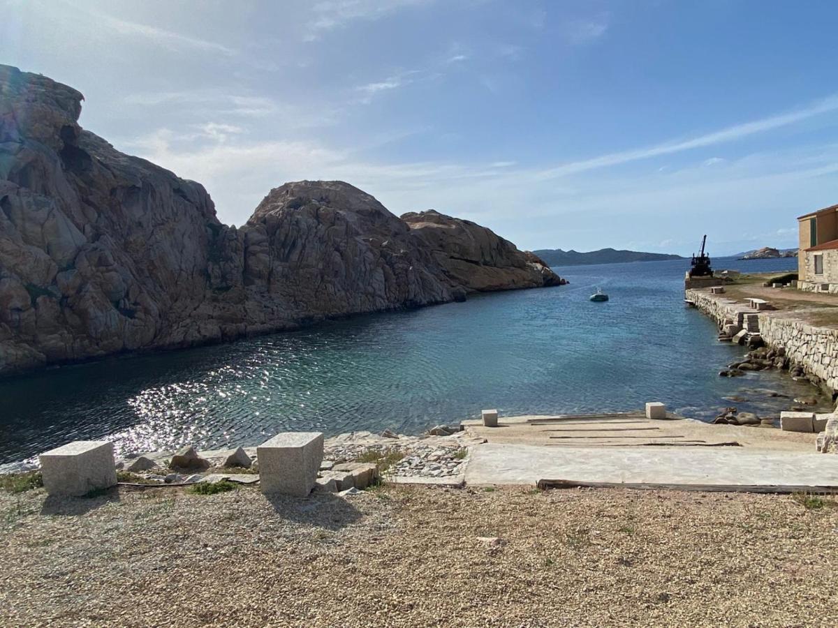 Appartamento Il Caracolo A Cala Francese La Maddalena  Buitenkant foto