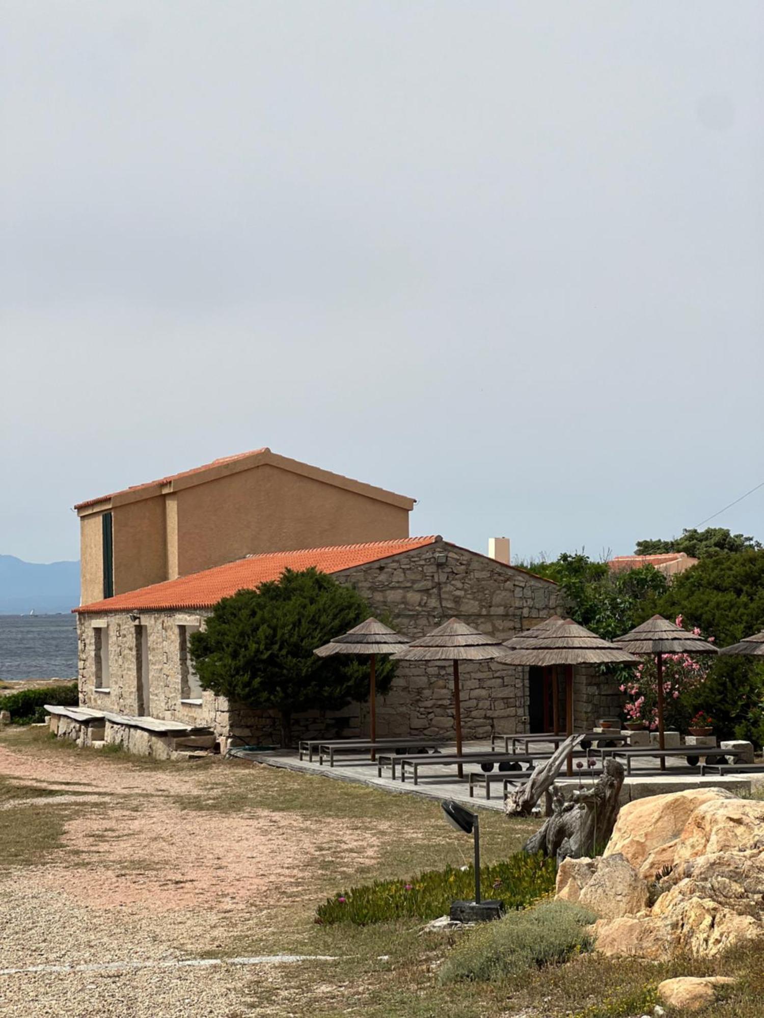 Appartamento Il Caracolo A Cala Francese La Maddalena  Buitenkant foto